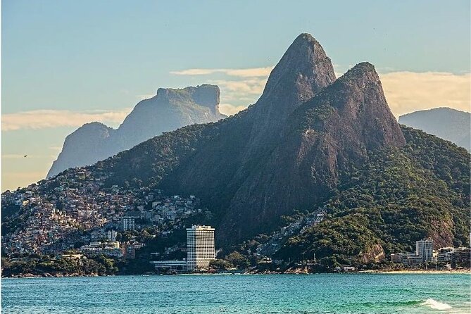 2h30 circuit in the Vidigal Favela - What makes Jean a strong guide