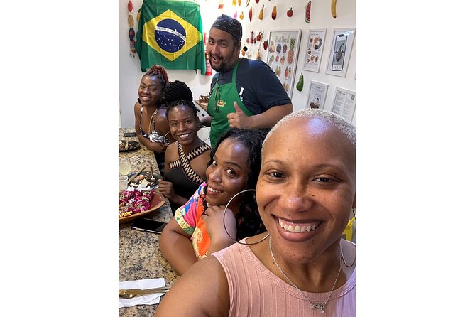 3-Hour Tasting Session in Rio with 33 Foods Brazilians Love - Tropical Fruit, Juices, and Brazilian Refreshments