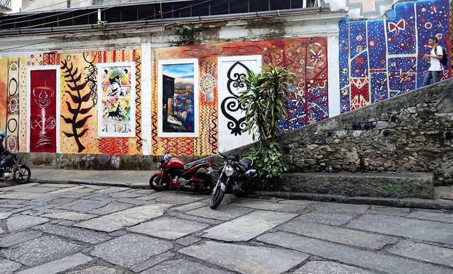 3-Hour Urban Arts Walking Tour - What the guide adds to the walls