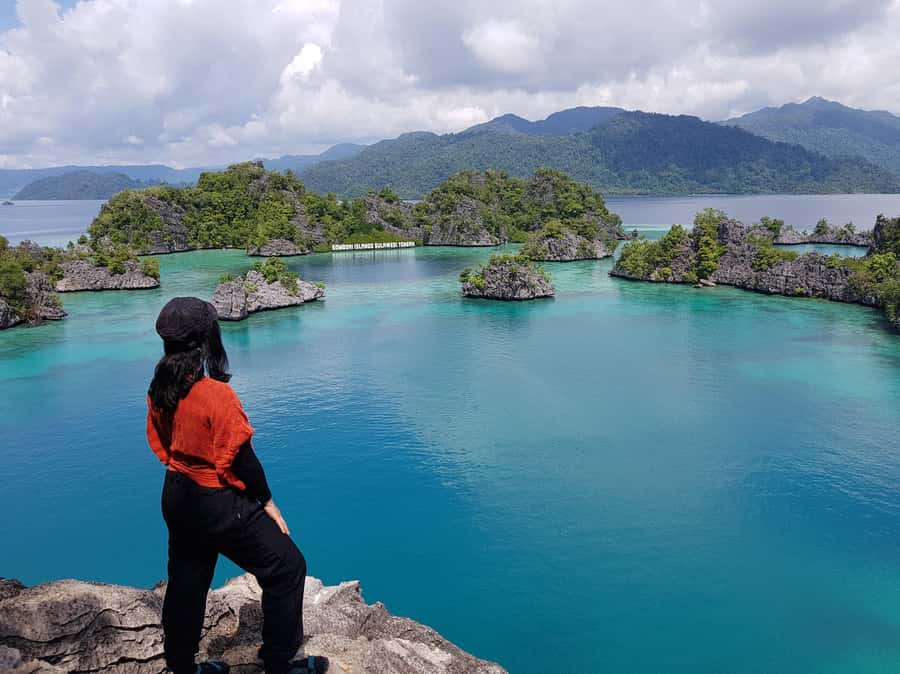 3D2N Labengki-Sombori Island: Private Tour From Kendari - Day two: Sombori’s viewpoints, caves, and island stops