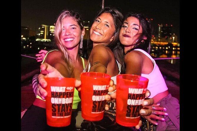 4 Hour Boat Party in Rio de Janeiro - Drinks, food, and the practical cost