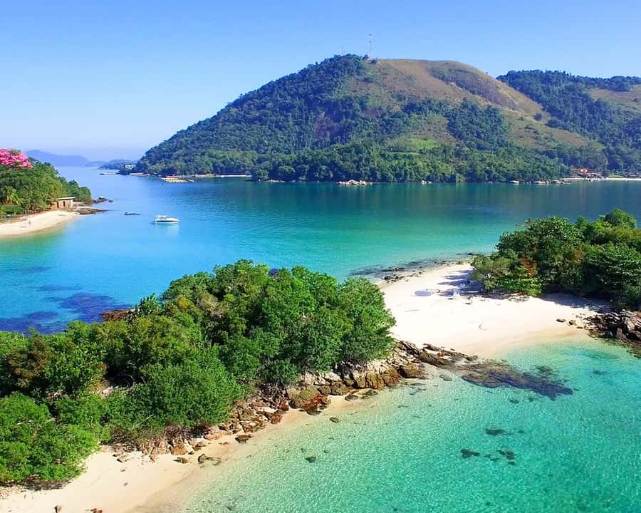 Adventures in Angra and Ilha Grande with Guide and Lunch - Praia de Araçá for a Slower Shore Break