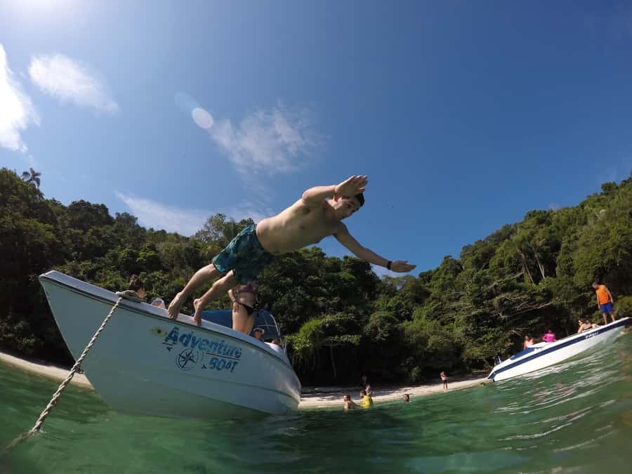 Angra dos Reis and Ilha Grande: Small-Group Fast-Boat Tour - What the Guide and Crew Add
