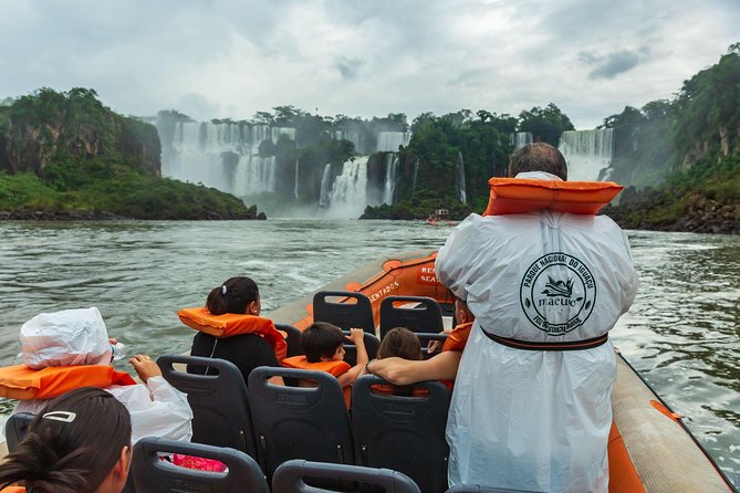 Argentinian Side of the Falls and Boat Tour Gran Aventura - All Tickets Included - Walking, clothing, and practical preparation