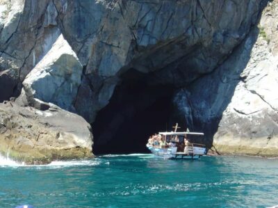 Arraial do Cabo Adventure: Guided Tour, Beaches, and Lunch.