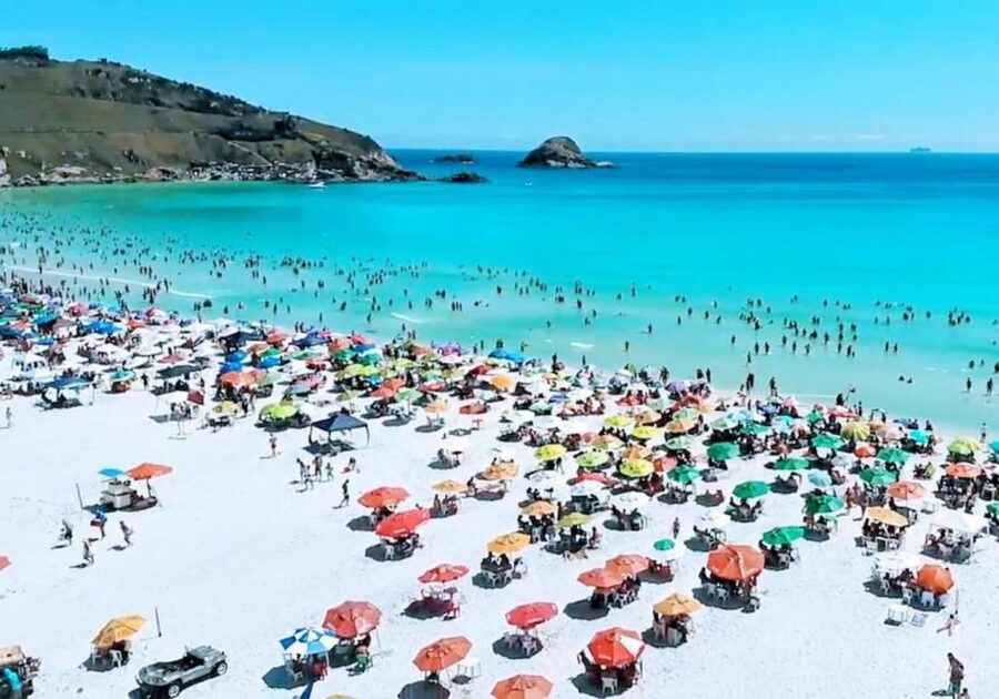 Arraial do Cabo, the Brazilian Caribbean. - Praia do Farol and the most striking water