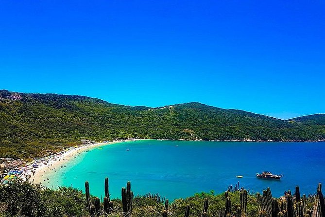 Arraial do Cabo Tour from Rio de Janeiro - The three-hour boat route and its coastal sights