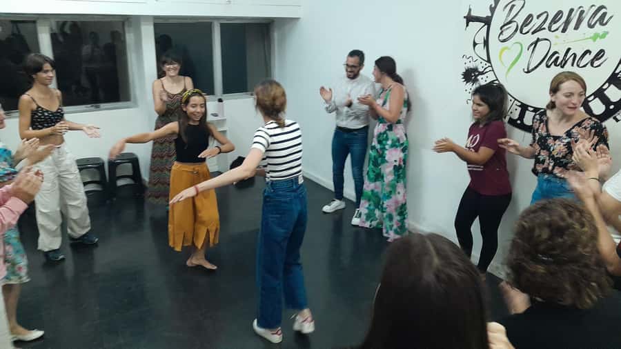 Aula de samba no pé - Bezerra Dance - Why this Copacabana class is worth considering