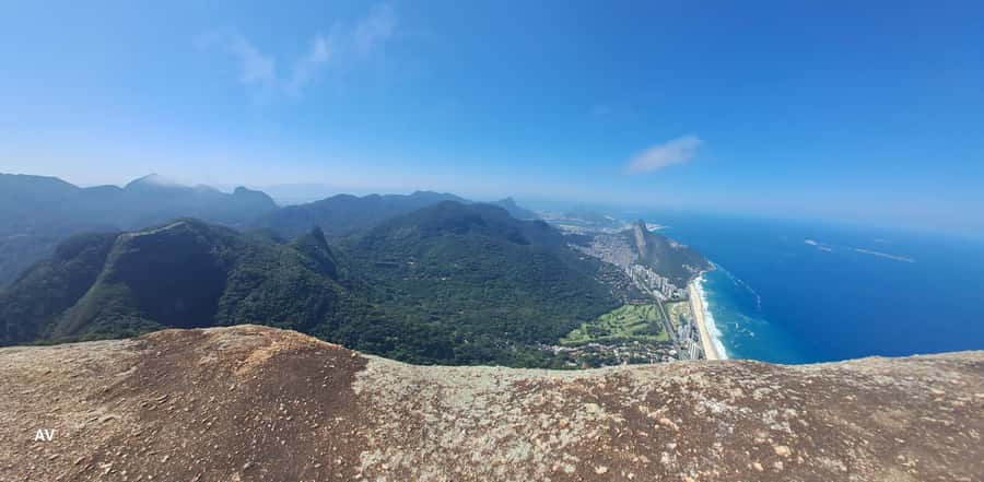 AVenturismo Pedra da Gávea - Climbing toward Heaven’s Throat at 650 meters