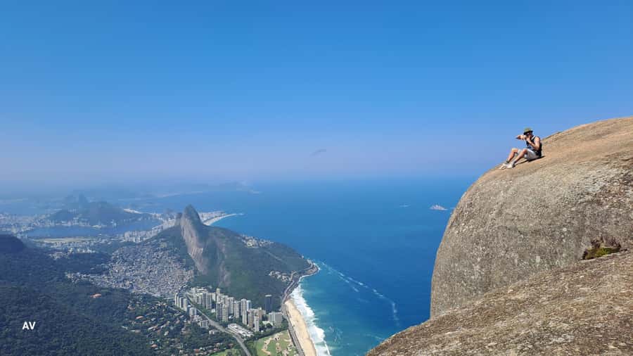 AVenturismo Pedra da Gávea - Rappelling down the other side