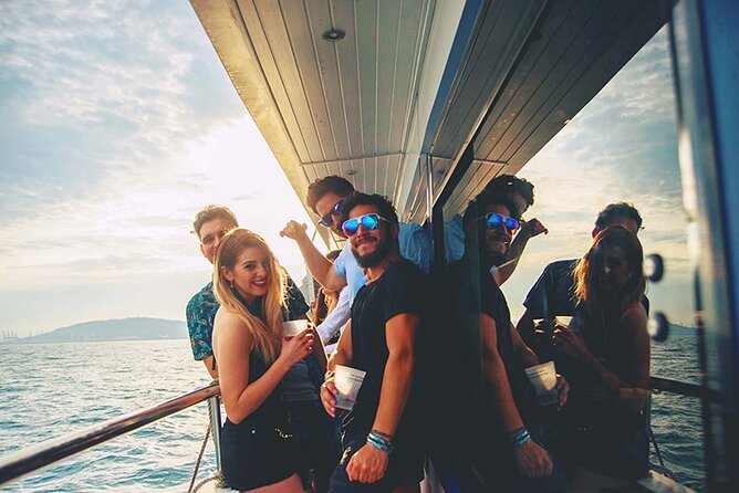 Boat Party by Night in Rio de Janeiro Admission & Transfer - What the $68 price really covers