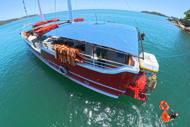 Bombinhas + Snorkel by Zimbros Ecotour - Meeting at R. Sardinha, 99 in Bombinhas