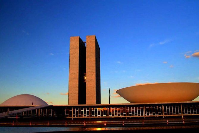 Brasilia Sightseeing - Alvorada Palace and the edge of Lake Paranoá