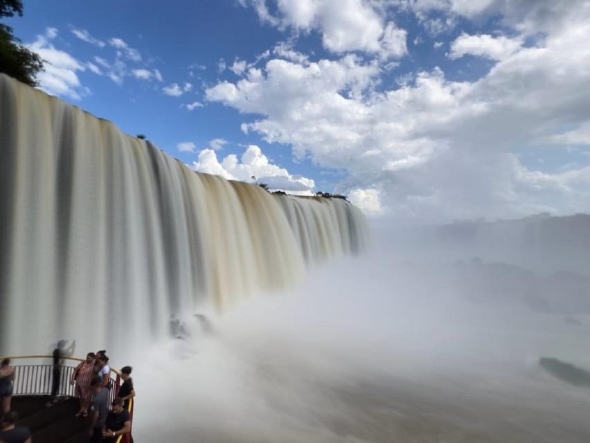 Brazilian Falls & Macuco Safari: transfer with ticket - The 600-meter forest walk adds context