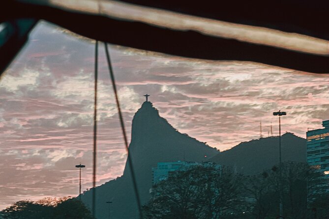 Brunch & Sunset Cruise with Capirinha in Rio - A closer look at the Museum of Contemporary Art