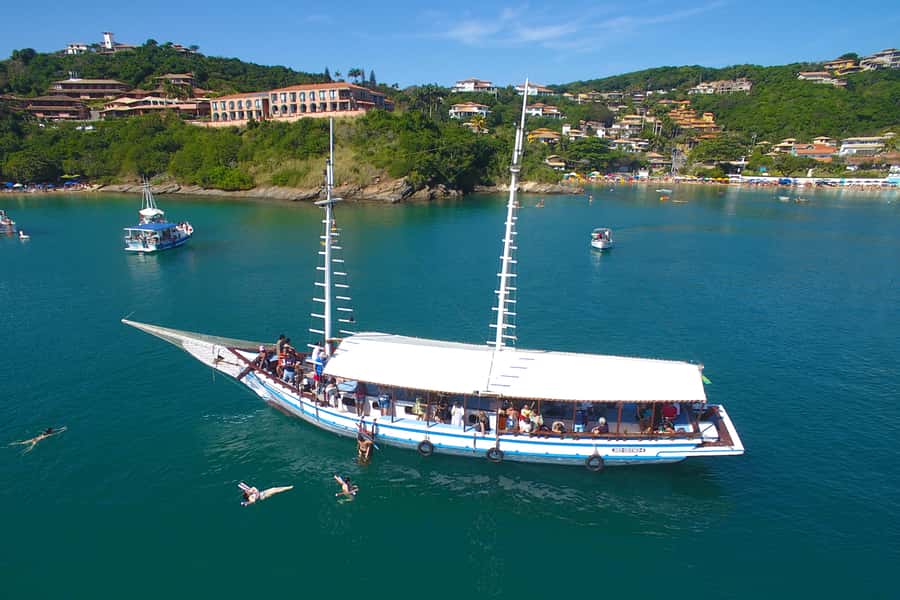 Búzios 2.5-Hour Schooner Boat Experience - The first coastal views: Armação, Caboclo Island, and Bardot Shore