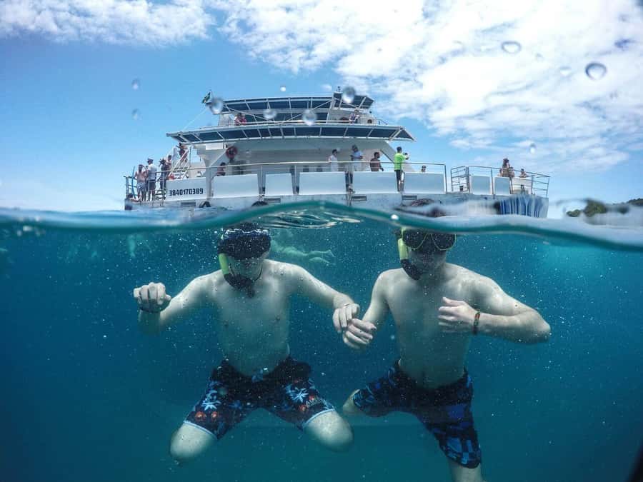 Búzios: Catamaran Boat Tour - The first coastal sweep: Caboclo Island to João Fernandes