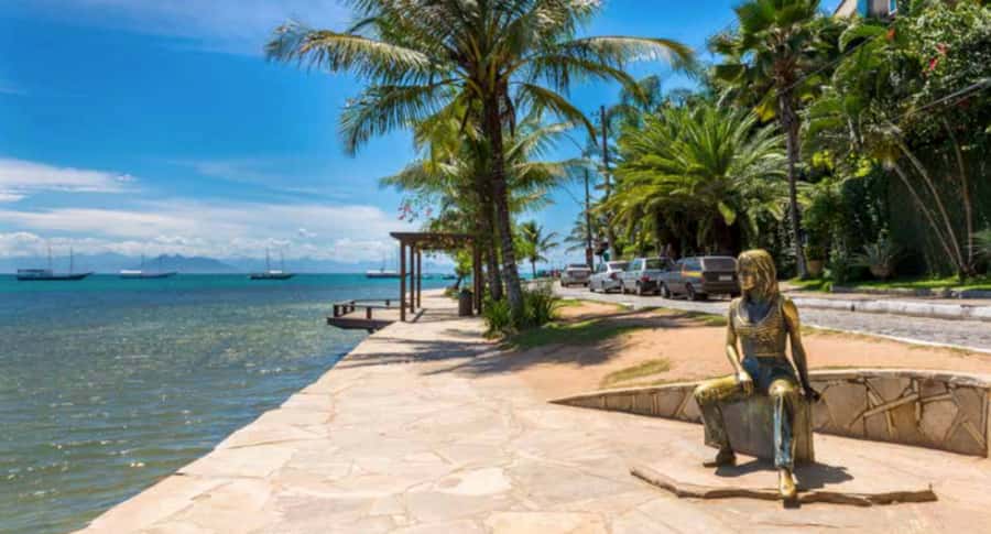 Búzios: City Tour & Beach Hopping with Lunch - Lunch After the Pier: Convenient, But Keep Expectations Modest