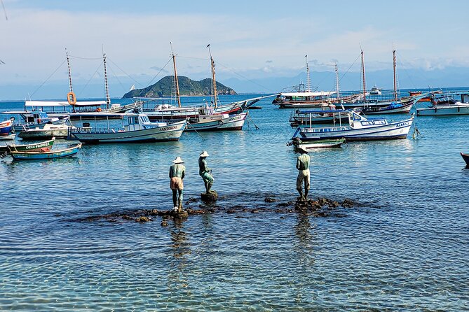 Búzios Full day: Boat and Trolley Tour with Lunch from Búzios - The schooner ride and the changing route