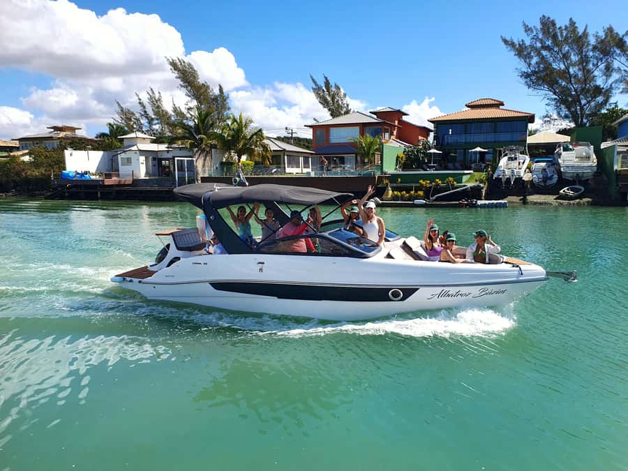 Búzios: Speedboat tour of 2 islands and 11 beaches - Why a private boat works so well in Búzios