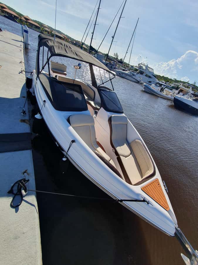 Búzios: Speedboat tour of 2 islands and 11 beaches - Comfort and safety equipment are practical, not fancy