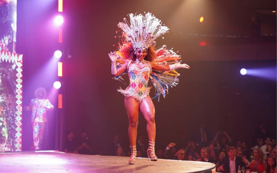By Night Tour: Roxy Dinner Show & Transfer - Dinner before the curtain rises