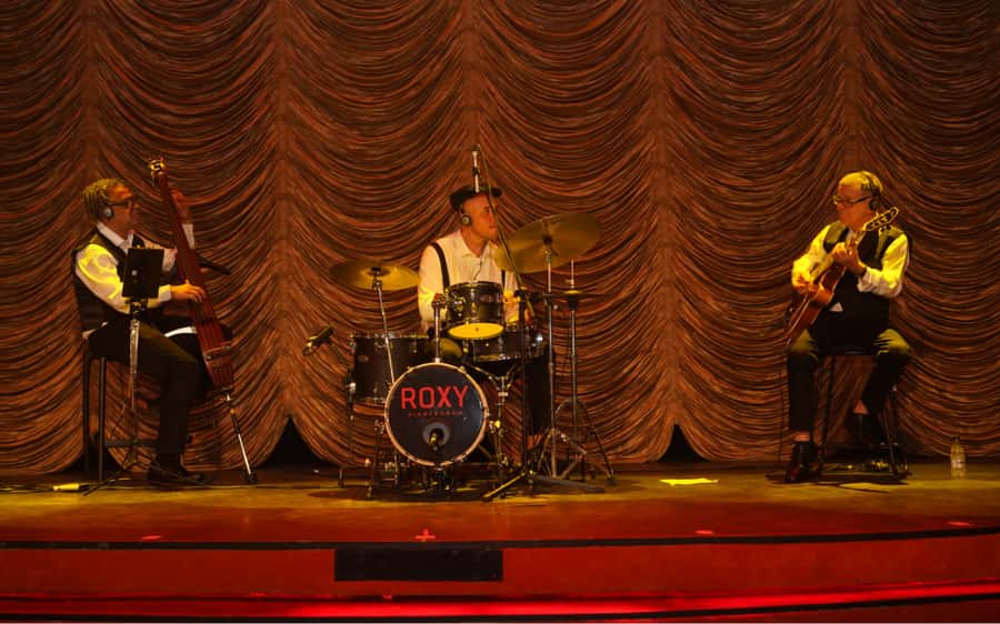 By Night Tour: Roxy Dinner Show & Transfer - Is the Roxy Dinner Show worth booking?