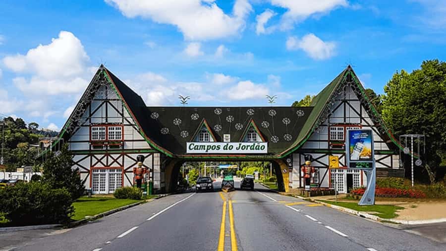 Campos do Jordão: Private 8 Hour Tour - Cacau Show: a sweet final stop