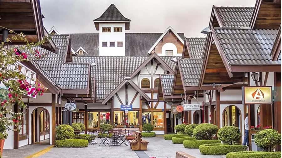Campos do Jordão: Private 8 Hour Tour - The city portal: a quick arrival photo
