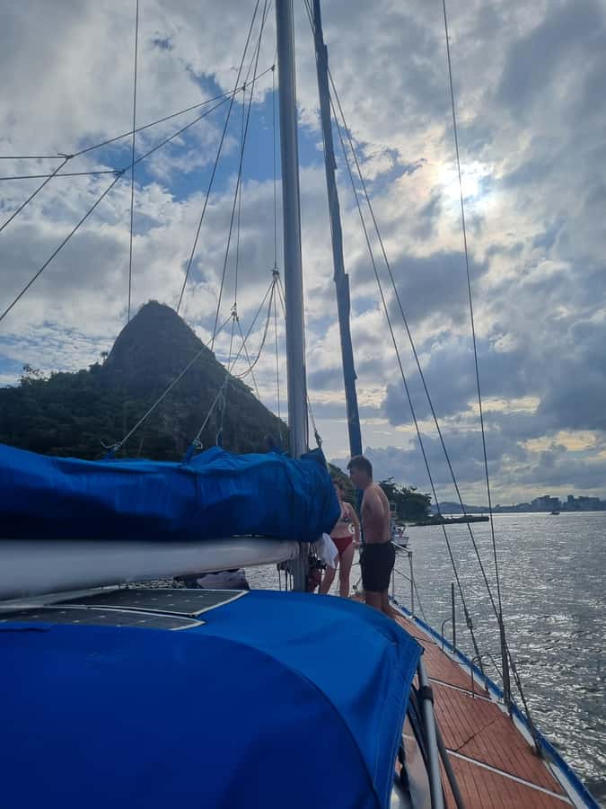 Cariocando de Veleiro no Rio de Janeiro - Adão and Eva Beaches Bring a Water Break