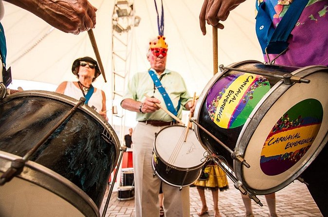 Carnaval Party Tour and Samba Class in Rio with Transfer - A caipirinha, then a quick samba lesson