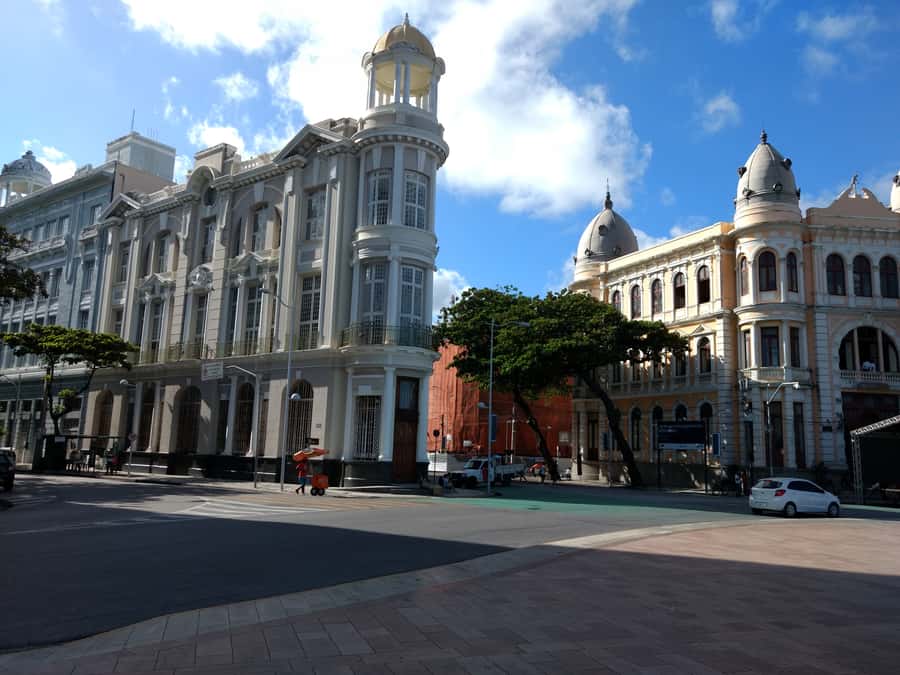 City Tour Recife with Catamaran included - Avenida Boa Viagem and the change from beach to center