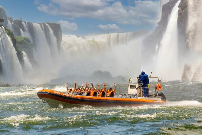 Complete Adventure through Iguaçu Park, Bird Park and Boat Tour - The Macuco Safari boat ride