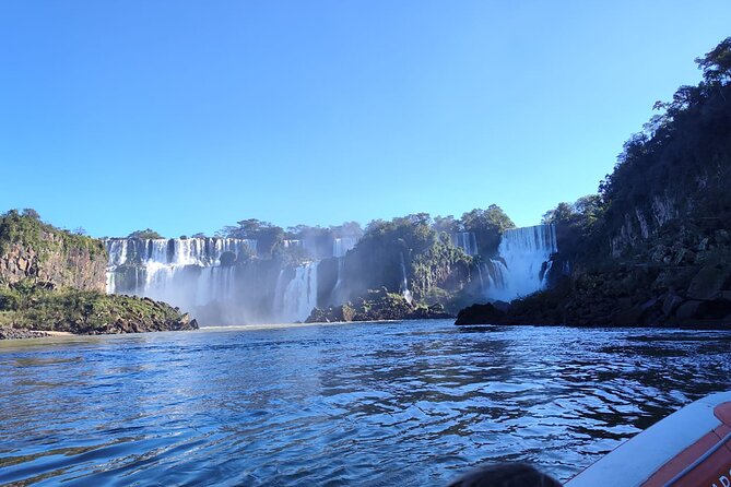 Complete Adventure through Iguaçu Park, Bird Park and Boat Tour - A guide can make the short schedule work