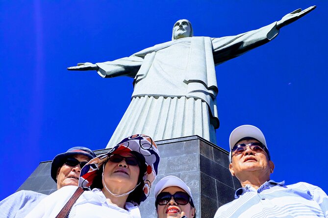 Conheça de uma forma exclusiva as maravilhas do Rio de Janeiro! - Taking the Train Through Tijuca Forest to Christ the Redeemer