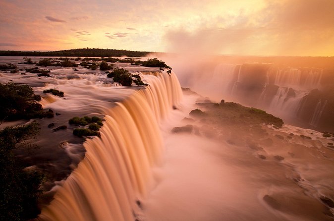 Dawn at Iguaçu Falls - What the Private Format Is Worth for Four People