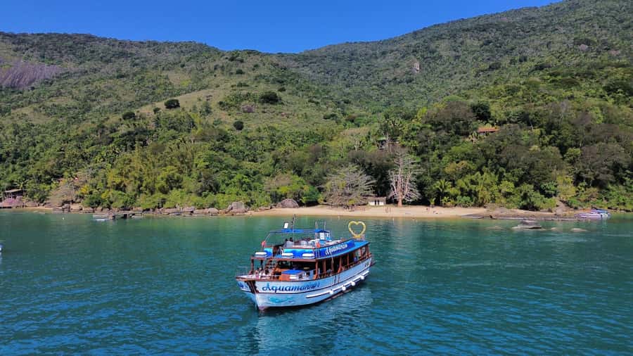 Discover Paraty's Best Islands on an Exclusive Schooner Tour - A comfortable boat with room to choose your pace