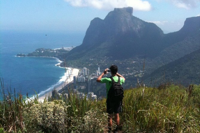 Dois Irmãos Hiking + Favela Tour (Two Brothers Hill) - Reaching the trail through Vidigal