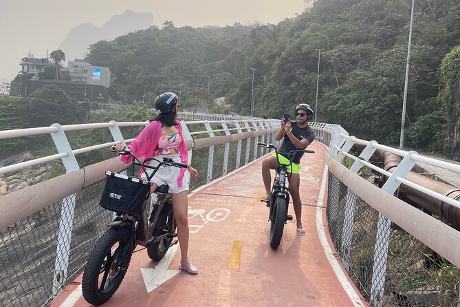 E-Bike Ride: Beaches and Lagoon - São Conrado, Morro Dois Irmãos, and Vidigal
