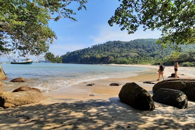 Ecological Boat Tour 10 Deserted Beaches - Waterfall Trails-by Zimbros Ecotour - Praia Triste and the lithic workshop