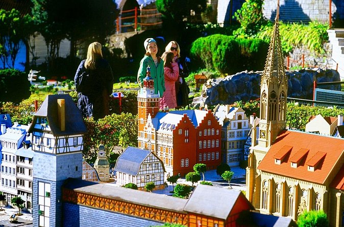 Entrance to Mini World Park - Choosing the best time for your visit