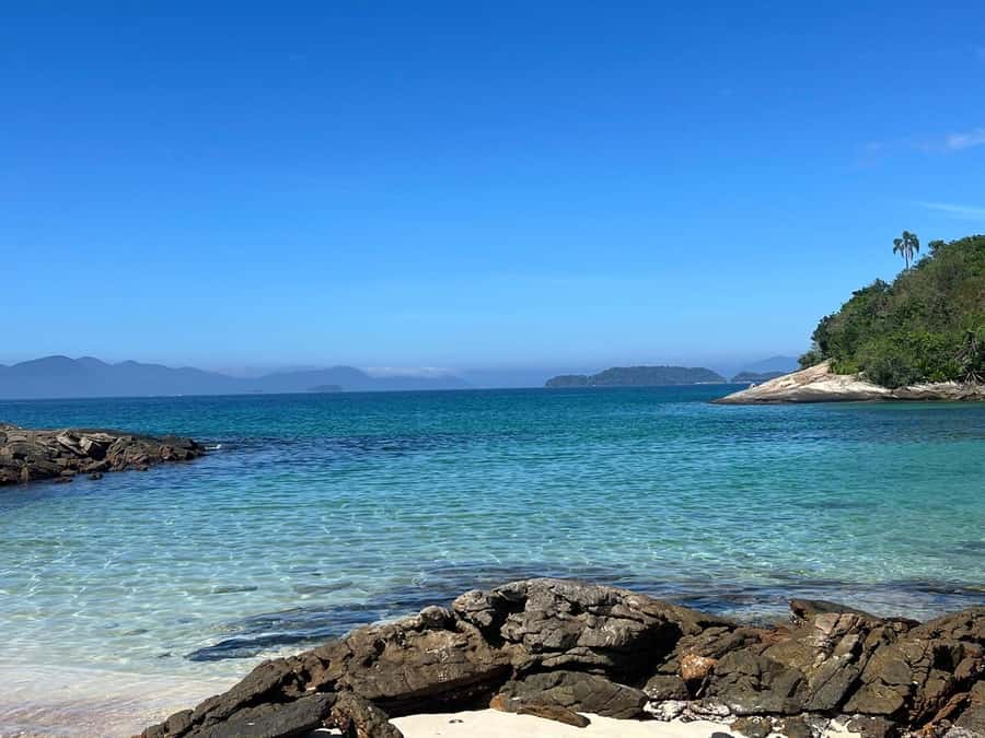 Experience Paradise Ilha Grande in a Speedboat Private - Lunch on the beach or barbecue on deck