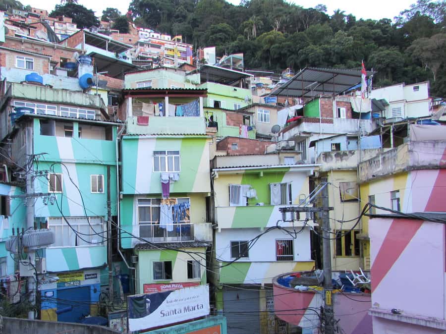 Favela Santa Marta: Walking Tour with local guide - Walking through a real residential community