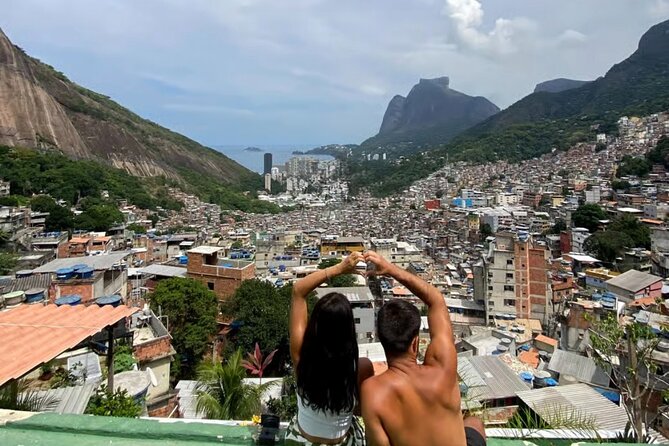 Favela Tour in Rocinha With a Local Guide - Finding the guide at São Conrado Metro Station