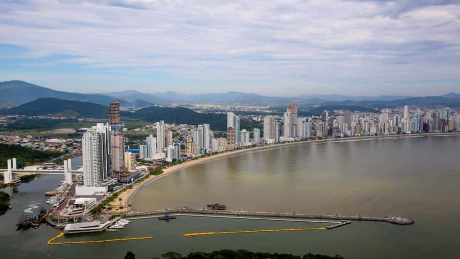 Florianópolis: Balneario Camboriu and Unipraias Park Tour - Coffee Tyrolêz and the local shopping stop