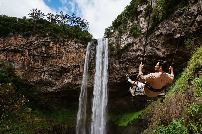Foot of the Cascade Bate and Return 08h30 - Riding the themed vehicle through the Caracol area