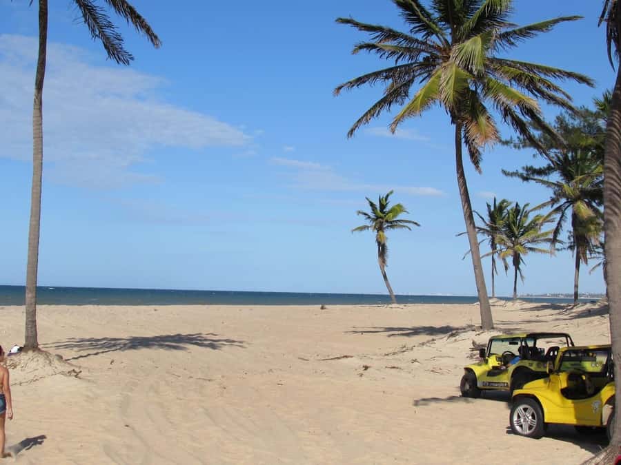 Fortaleza: Cumbuco Beach Day Trip - Cumbuco Beach: calm water, hard sand, and plenty of wind