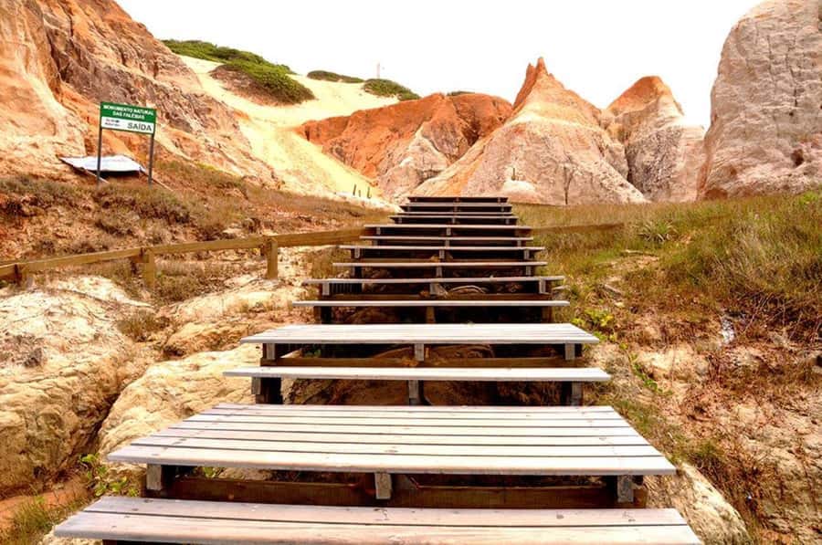 Fortaleza: Tour to Morro Branco and Fontes Beach - Morro Branco and its striped sand cliffs