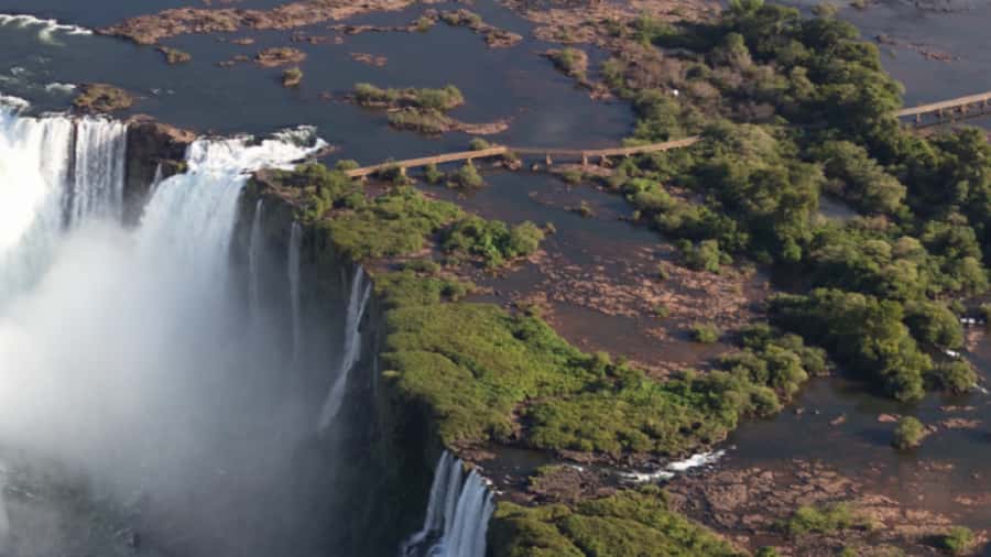 Foz do Iguaçu: Helicopter Flight over the Iguassu Falls - The 10-minute flight over the waterfalls