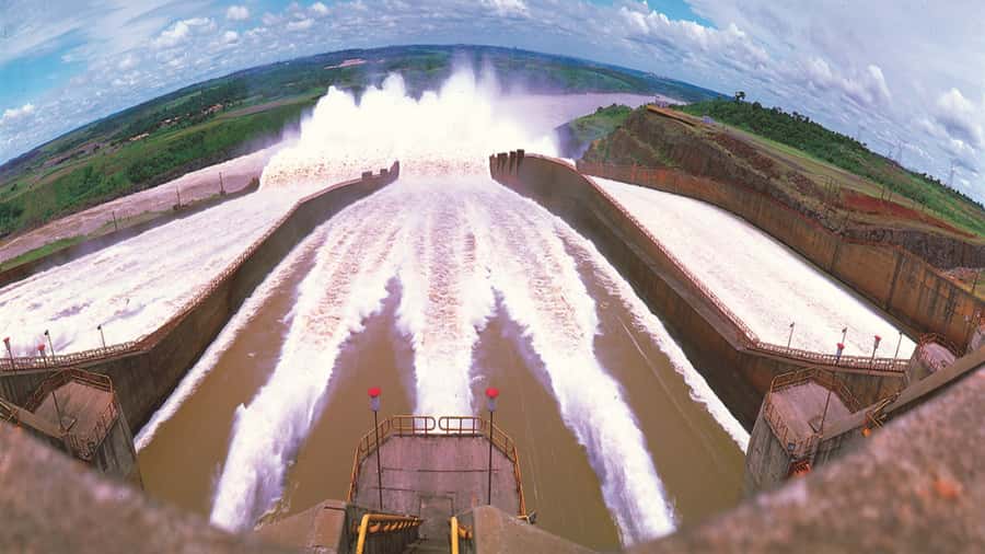 Foz do Iguaçu: Itaipu Hydroelectric Dam Guided Tour - The Visitor Reception Center sets the scene